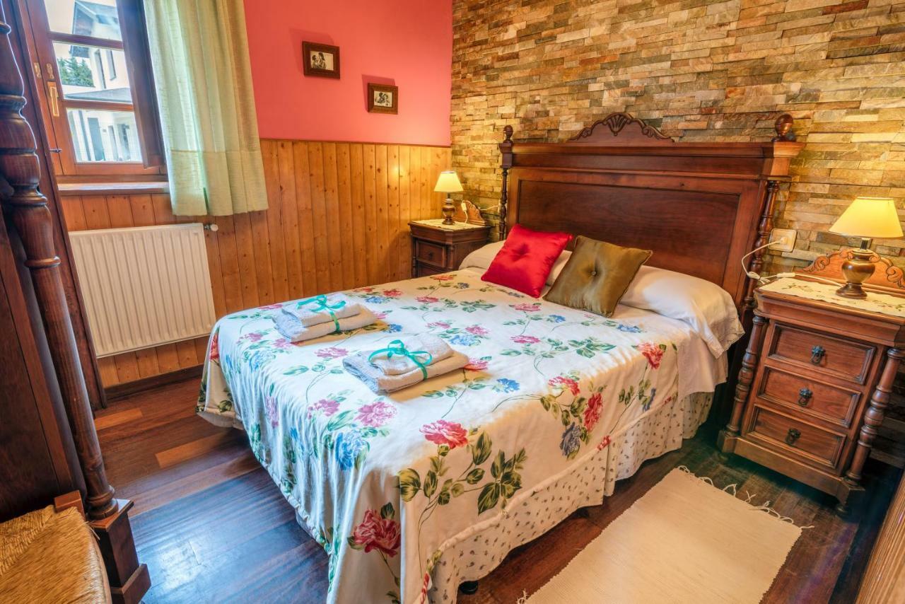 Apartamentos Rurales El Ferreiron Castropol Kültér fotó